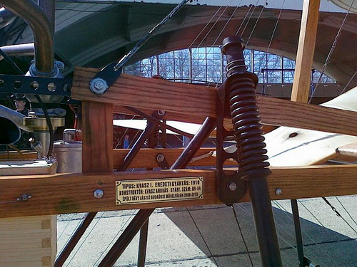 100 éves repülőgép másolata került a Szolnoki Repülőmúzeumba
