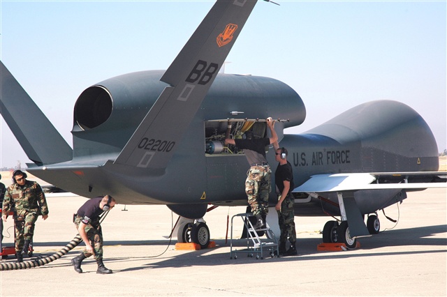 USAF RQ-4 Block 20 Global Hawk előkészítése