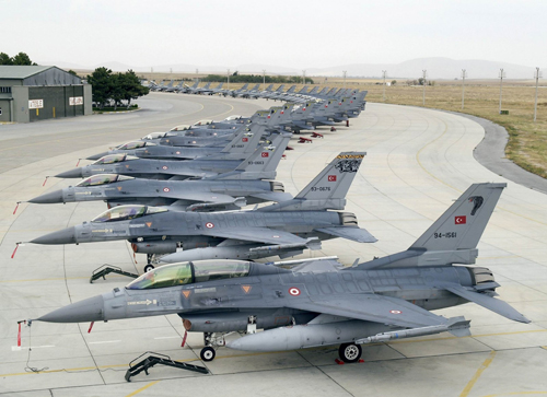 török F-16