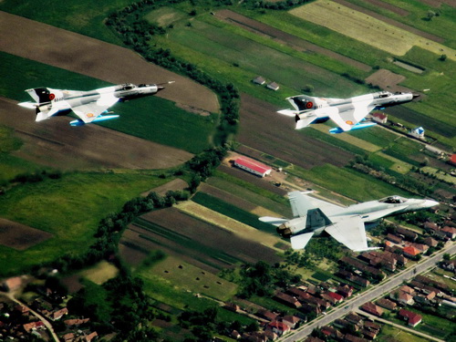 CF-18, MiG-21