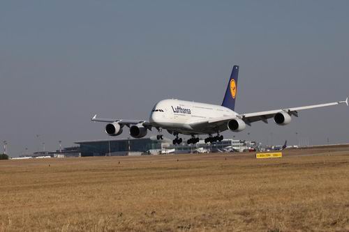 az Airbus A380 először landolt Magyarországon